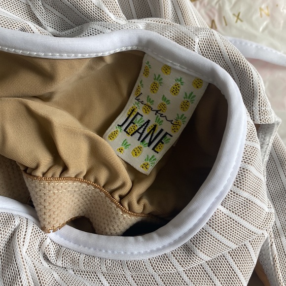 NWOT Kortni Jeane tied up top. White stripe with nude color layer. Size M - Picture 4 of 5